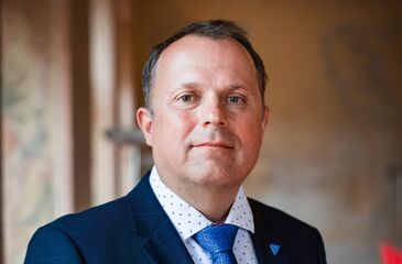 Rektor obhájil svou funkci