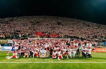 „Koncem dubna ve tmě tmoucí, slavit titul v Olomouci!“ Mistrovský titul získala SK Slavia Praha už v prvním kole nadstavby
