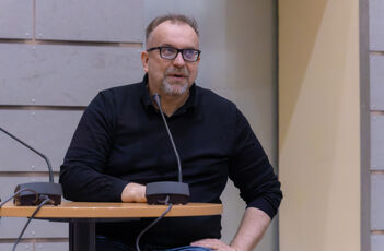 Mladí spíš tendují doprava a tradiční levice u nás není in, říká expert na politický extremismus Miroslav Mareš